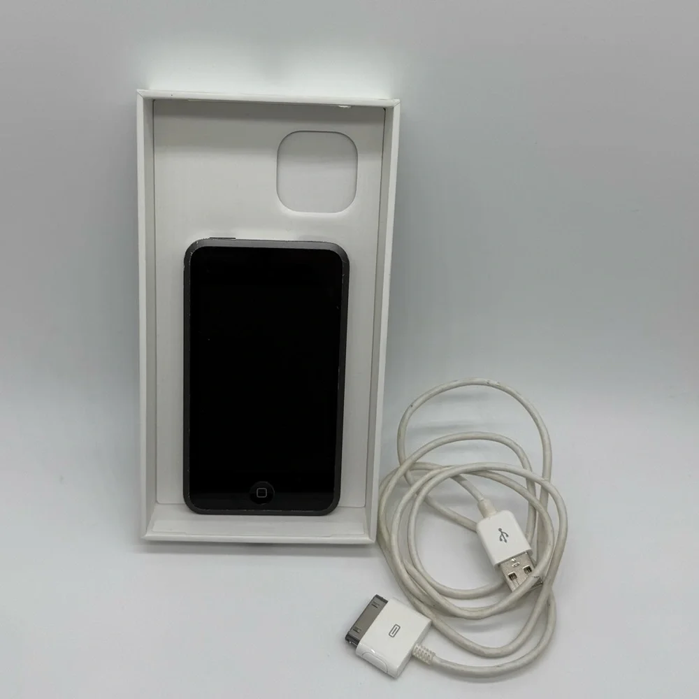 Apple Silver iPod Touch with USB Cable 16GB